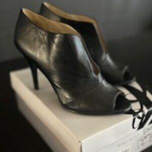 Nine West Black Artissa Peep-Toe Bootie Heels Leather Size 8